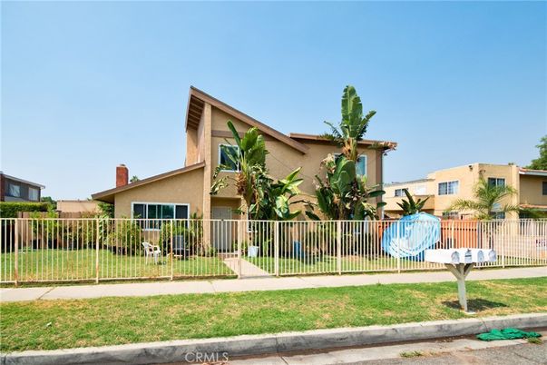 Backyard, Exterior, Facade, Modern
