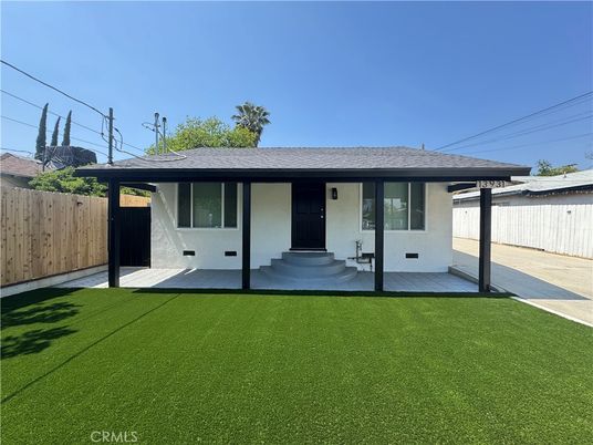 Backyard, Exterior, Facade, Ranch