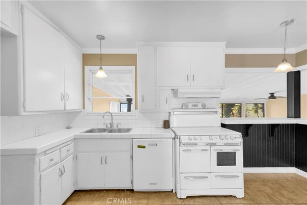 Interior, Kitchen, Pendant Lights, Tile Countertops