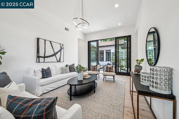 Interior, Living room, Pendant Lights, Recessed Lighting, Wood Texture Flooring