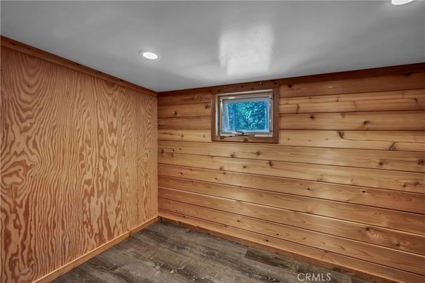 Empty room, Interior, Recessed Lighting, Wooden Walls