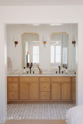 Bathroom, Dual Sink Vanities, Interior