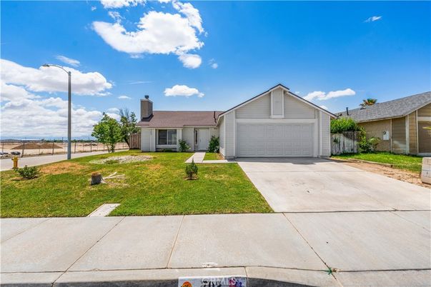 Attached, Exterior, Facade, Ranch