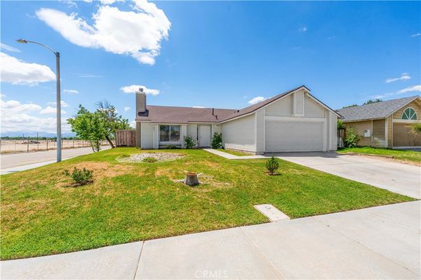 Attached, Exterior, Facade, Ranch