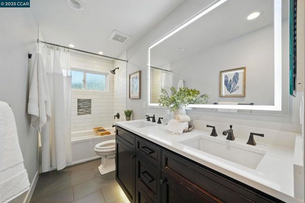 Bathroom, Dual Sink Vanities, Interior, Recessed Lighting