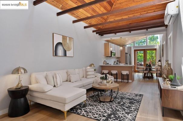 Dining room, Interior, Living room, Pendant Lights, Wooden Beams, Wooden Ceilings, Wood Texture Flooring