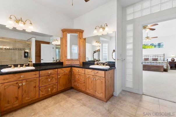 Bathroom, Dual Sink Vanities, Interior