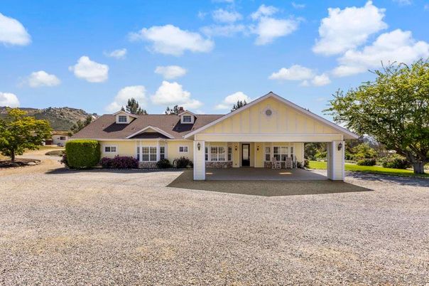 Backyard, Exterior, Facade, Ranch