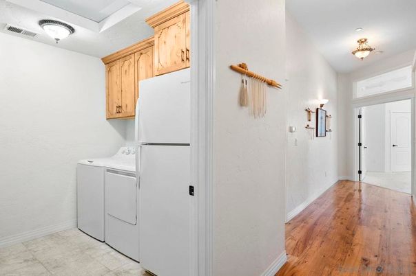 Interior, Washer, Wood Texture Flooring