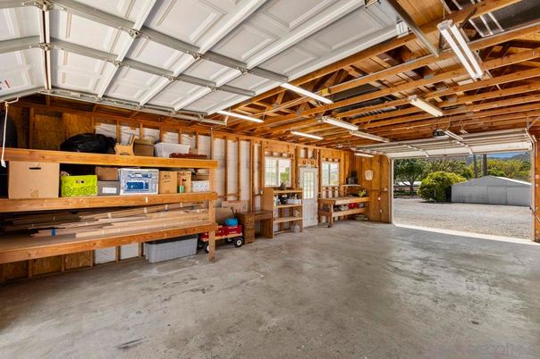 Garage, Interior, Wooden Beams
