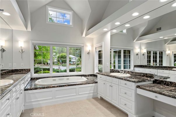 Bathroom, Dual Sink Vanities, Interior, Recessed Lighting