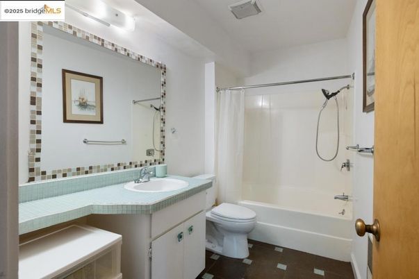 Bathroom, Interior, Tile Countertops