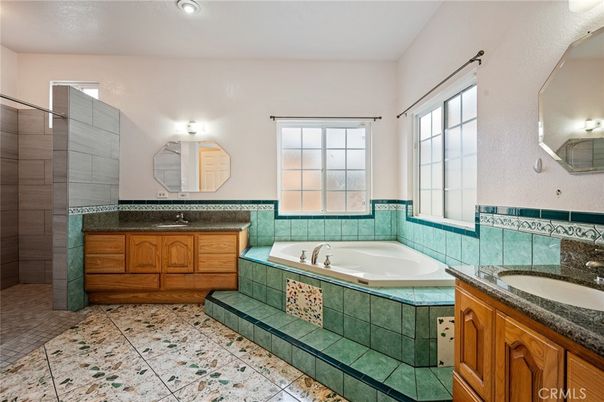 Bathroom, Dual Sink Vanities, Interior, Recessed Lighting