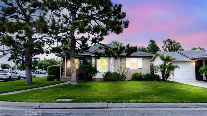 Attached, Exterior, Facade, Ranch