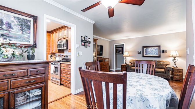 Dining room, Interior, Kitchen, Stainless Steel Appliances, Wood Texture Flooring