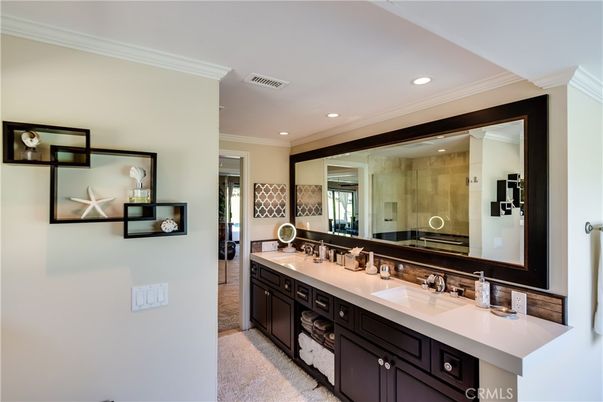 Bathroom, Dual Sink Vanities, Interior, Recessed Lighting