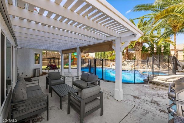Exterior, Playground, Pool