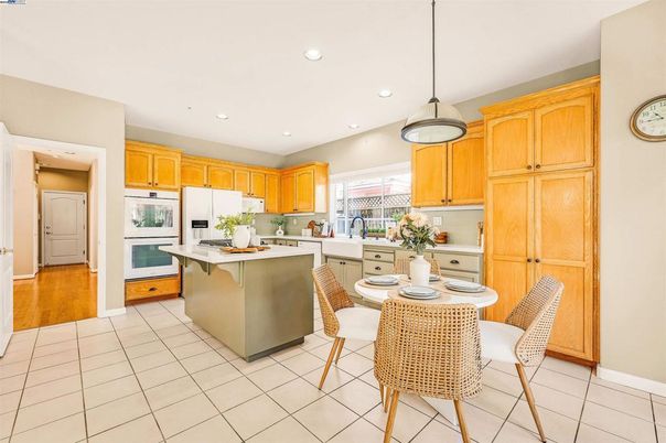 Dining room, Interior, Kitchen, Pendant Lights, Recessed Lighting, Wood Texture Flooring