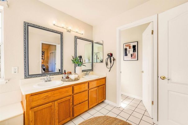 Bathroom, Dual Sink Vanities, Interior