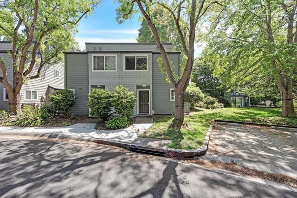 Exterior, Facade, Raised Ranch