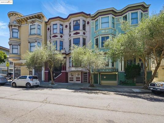 Attached, Exterior, Facade, Rowhouse