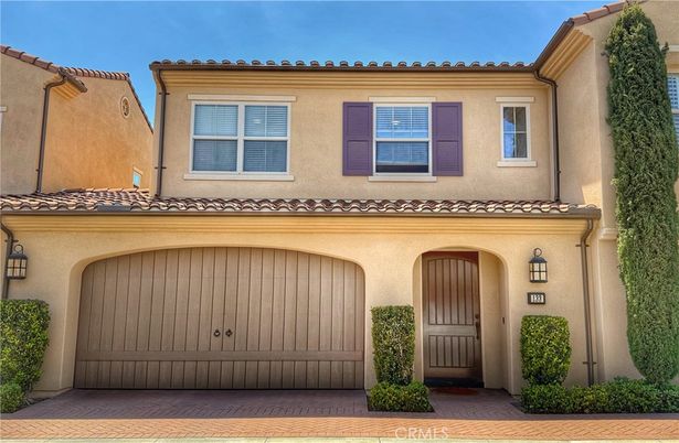Attached, Exterior, Facade, Mediterranean
