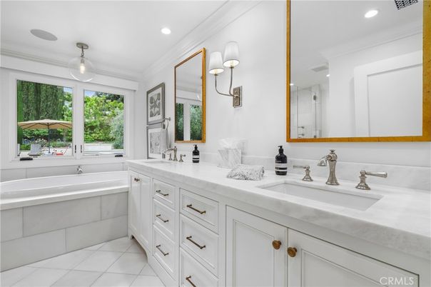 Bathroom, Dual Sink Vanities, Interior, Recessed Lighting