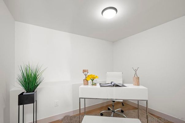 Home Office, Interior