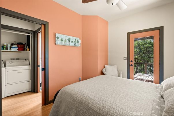Bedroom, Interior, Utility Closets, Washer, Wood Texture Flooring