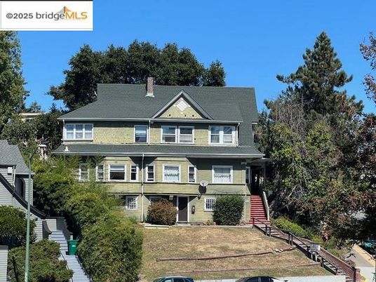 Exterior, Facade, Queen Anne Victorian