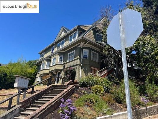 Exterior, Facade, Queen Anne Victorian