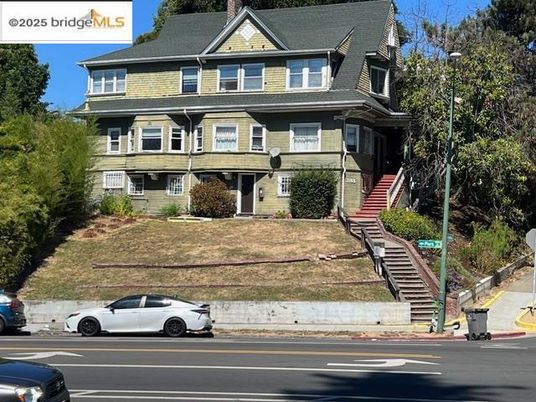 Exterior, Facade, Queen Anne Victorian