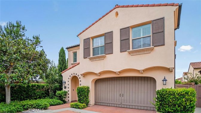 Attached, Exterior, Facade, Spanish Mediterranean