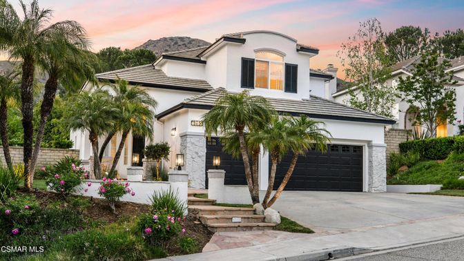 Attached, Exterior, Facade, Mediterranean