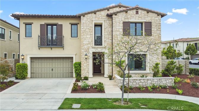 Attached, Exterior, Facade, Mediterranean