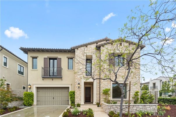 Attached, Exterior, Facade, Mediterranean