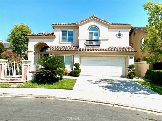 Attached, Exterior, Facade, Mediterranean