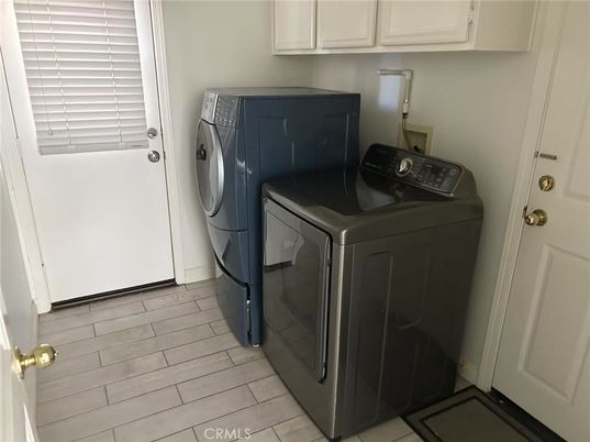 Interior, Washer, Wood Texture Flooring