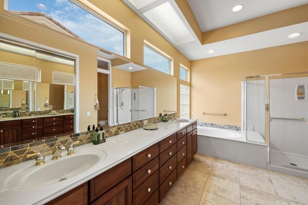 Bathroom, Dual Sink Vanities, Interior, Recessed Lighting