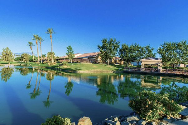 Exterior, Lake