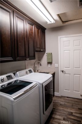 Interior, Washer, Wood Texture Flooring