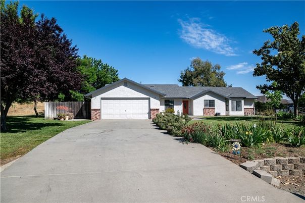 Attached, Backyard, Detached Garage, Exterior, Facade, Brick Facade, Ranch