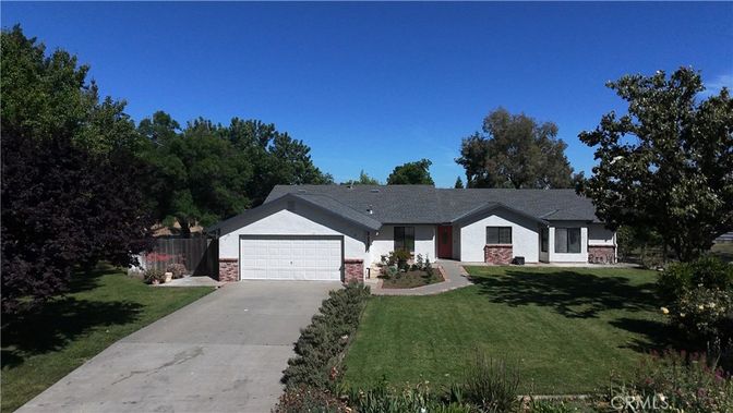 Attached, Backyard, Exterior, Facade, Brick Facade, Ranch