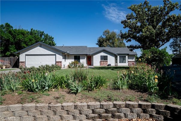 Attached, Backyard, Exterior, Facade, Brick Facade, Ranch