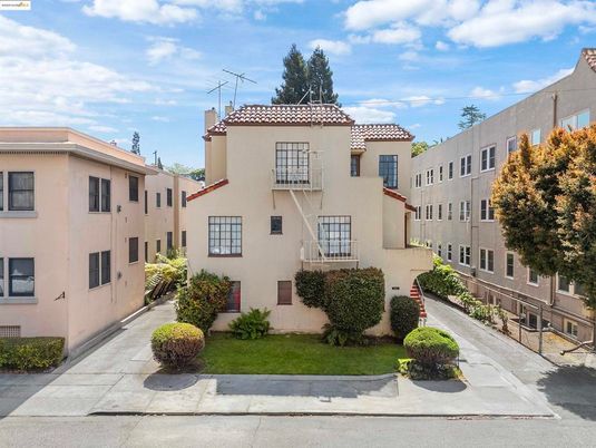 Exterior, Facade, Spanish Mediterranean