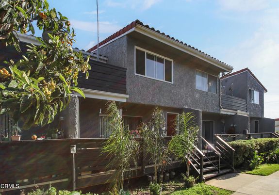 Exterior, Facade, Modern