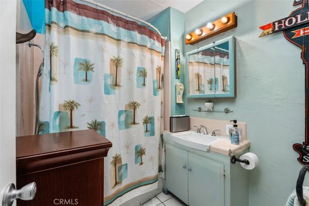 Bathroom, Interior, Tile Countertops