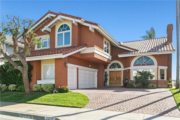 Attached, Exterior, Facade, Mediterranean