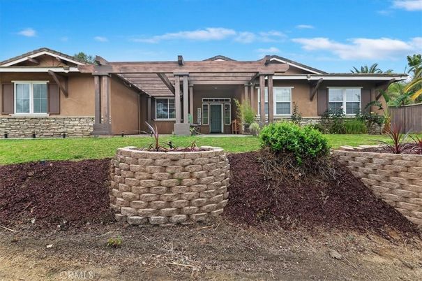 Backyard, Exterior, Facade, Ranch