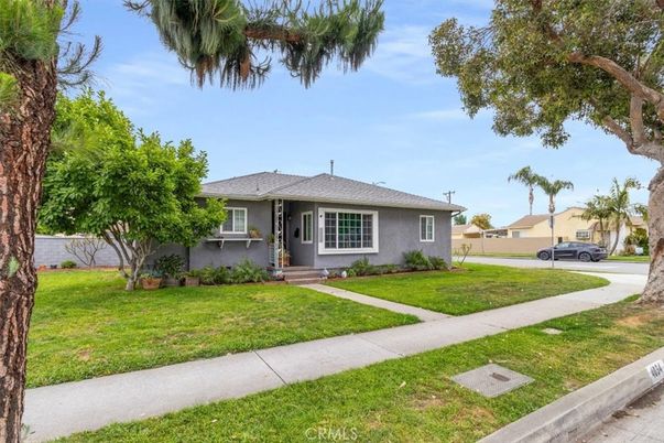 Backyard, Exterior, Facade, Ranch
